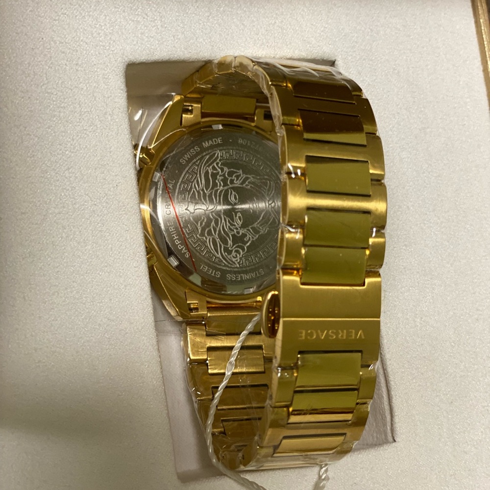 Versace - Picture 7 of 14